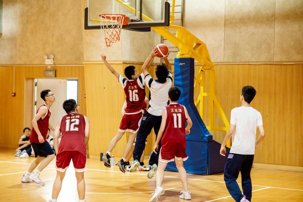 Le cyclisme en salle vs à l'extérieure : avantages et inconvénients